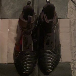 BLACK PUMAS WOMENS 10